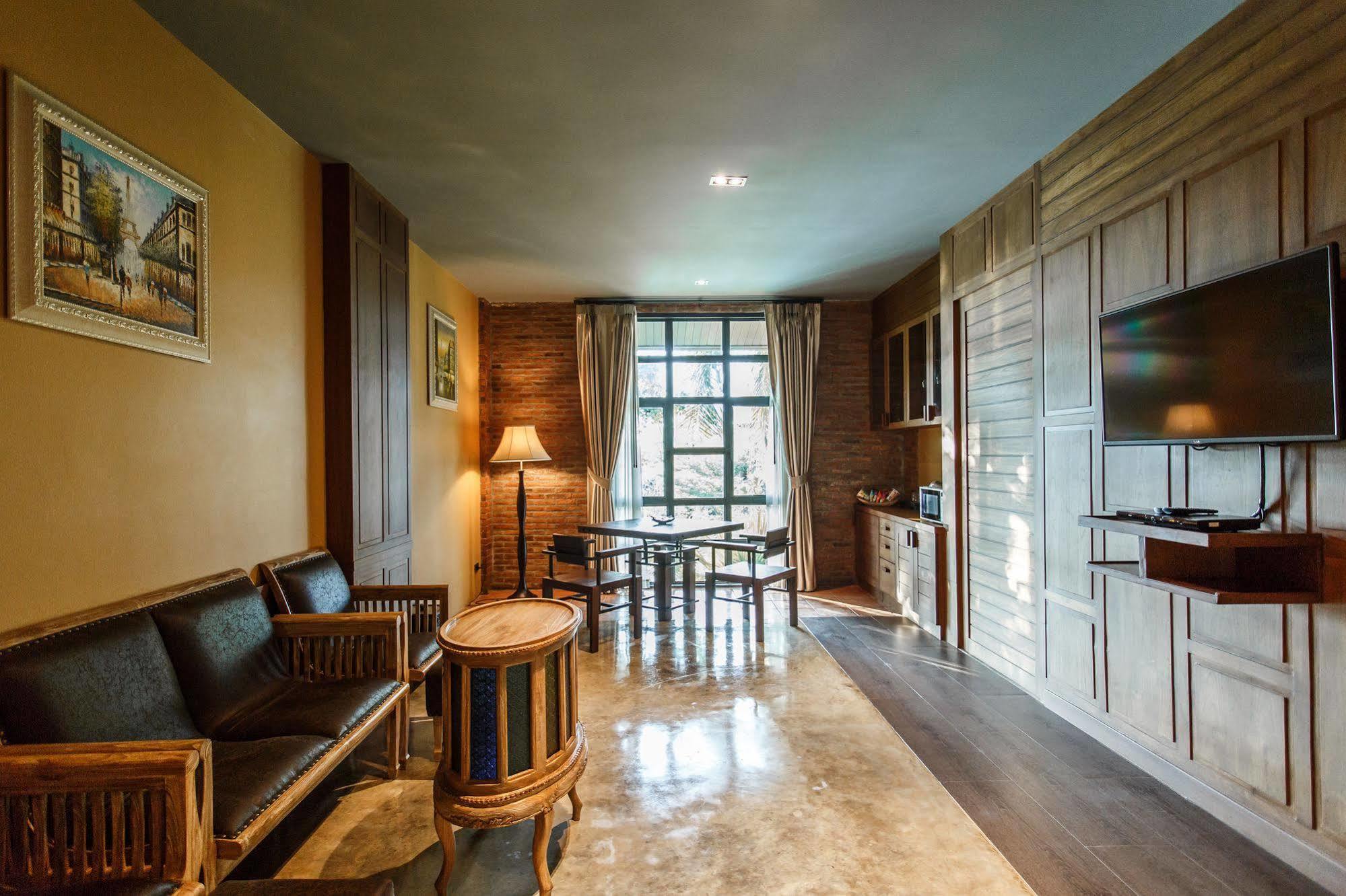 Hotel De L'Amour Sha Plus Prakhon Chai Zewnętrze zdjęcie